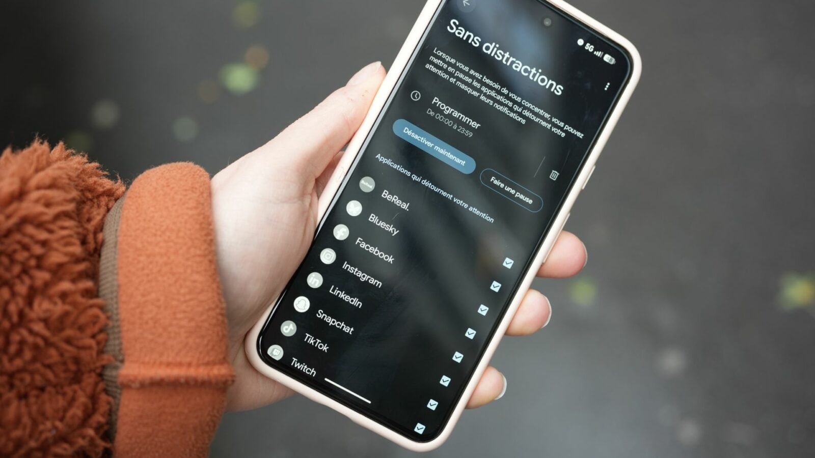 RLDI_Lamy's tweet card. Près de trois français sur quatre sont favorables à l’interdiction des réseaux sociaux pour les moins de quinze ans. A l’heure où un référendum sur le sujet est envisagé, ce chiffre donne du grain à...
