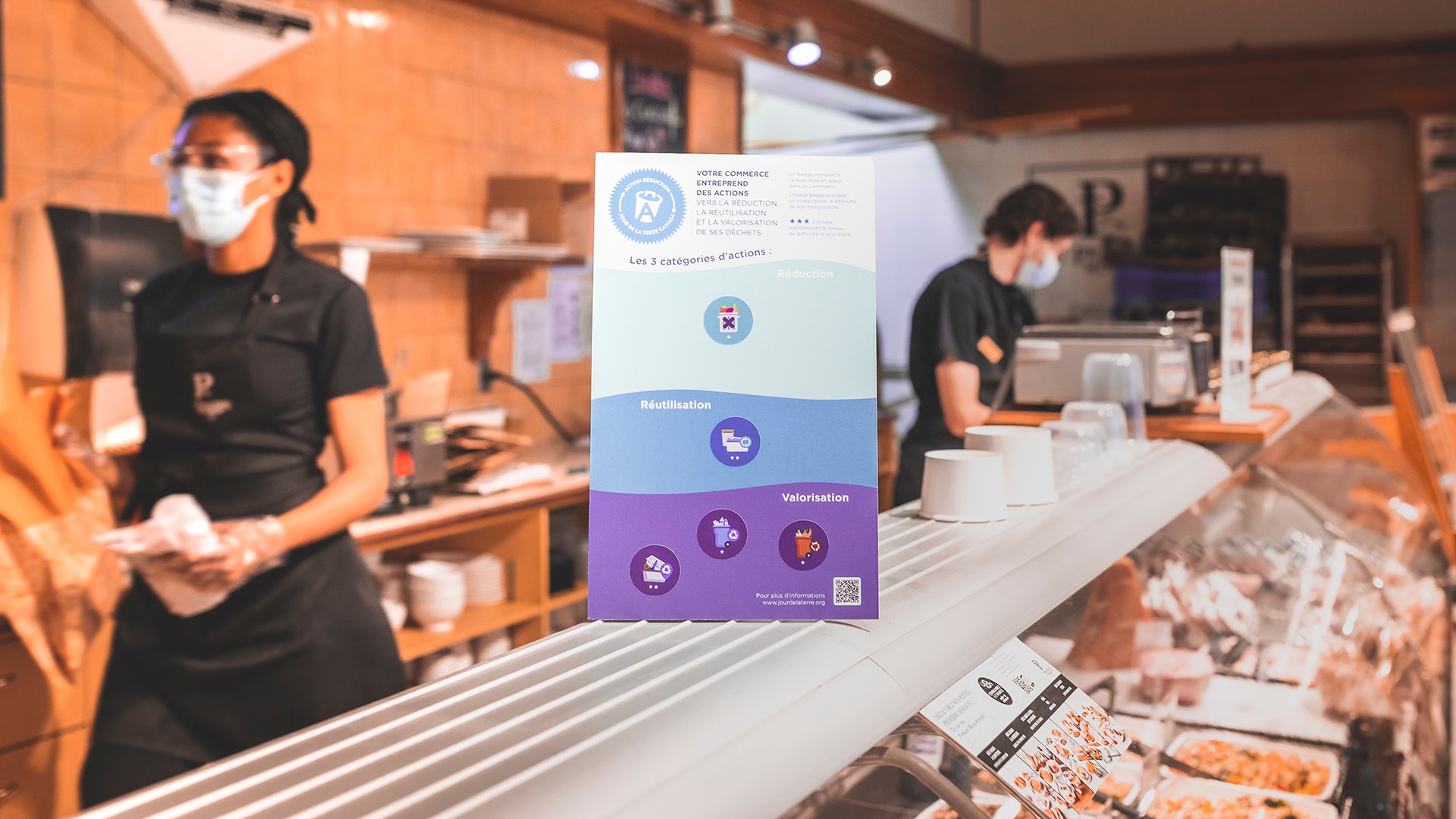 JourdelaTerreCa's tweet card. De nombreux commerces rosepatriens ont répondu à l’appel pour réduire leur empreinte écologique dans le cadre du Défi Zéro déchet - Commerces. Ce que vous ne savez peut-être pas, c’est qu'une grosse...