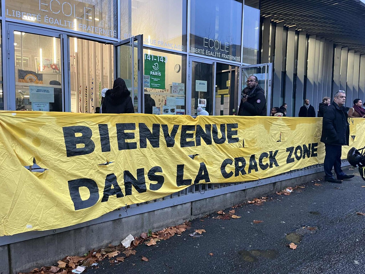 actufr92's tweet card. À Rosa Parks, dans le nord-est de Paris, habitants et parents dénoncent la montée de l’insécurité liée au crack. Le quartier, inauguré en 2015, suit une lente dégradation.