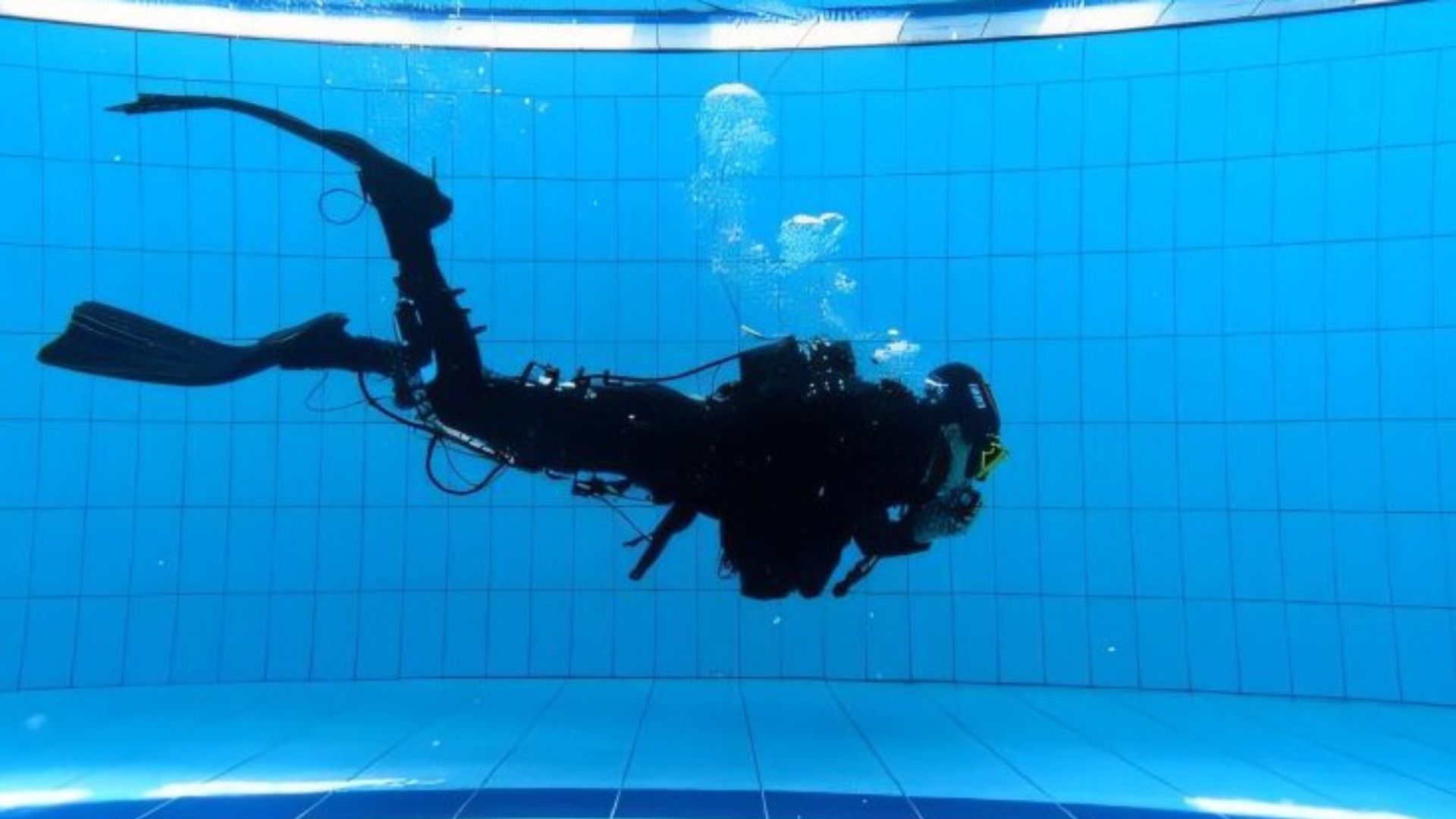 bamitav's tweet card. A Peking University team led by Professor Wang Qining developed the exoskeleton to ease divers’ physical strain, lowering air use and muscle effort.