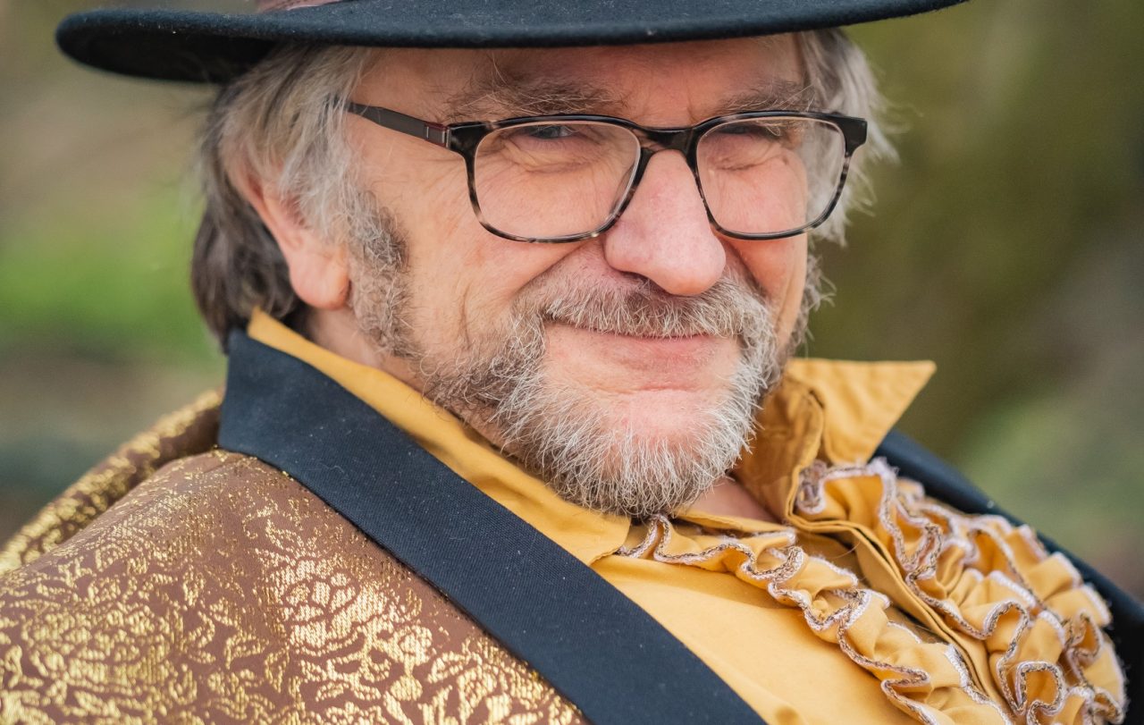 Coornstra's tweet card. "Proost voor Troost!" klonk het op 22 april in De Lindenberg in Nijmegen. Jan Troost - de even aimabele als vasthoudende strijder voor gehandicaptenemancipatie - had zijn eigen "Prematorium Party"...