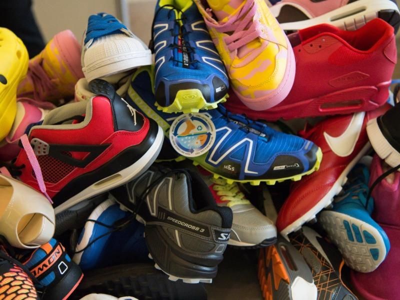 POLYSECURE's tweet card. Fahnder durchsuchen Container im Hamburger Hafen. Rund 30 Beamte auf dem Gelände von zwei Logistik-Unternehmen im Einsatz.