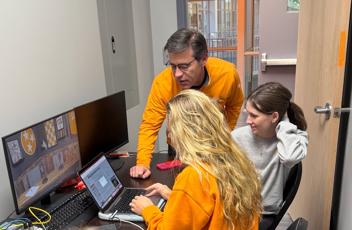 ashleynfarrell's tweet card. This article was written by Drue Hamlet The inaugural College of Communication and Information (CCI) Vol Network Internship has created another opportunity for students to excel beyond the classroom....