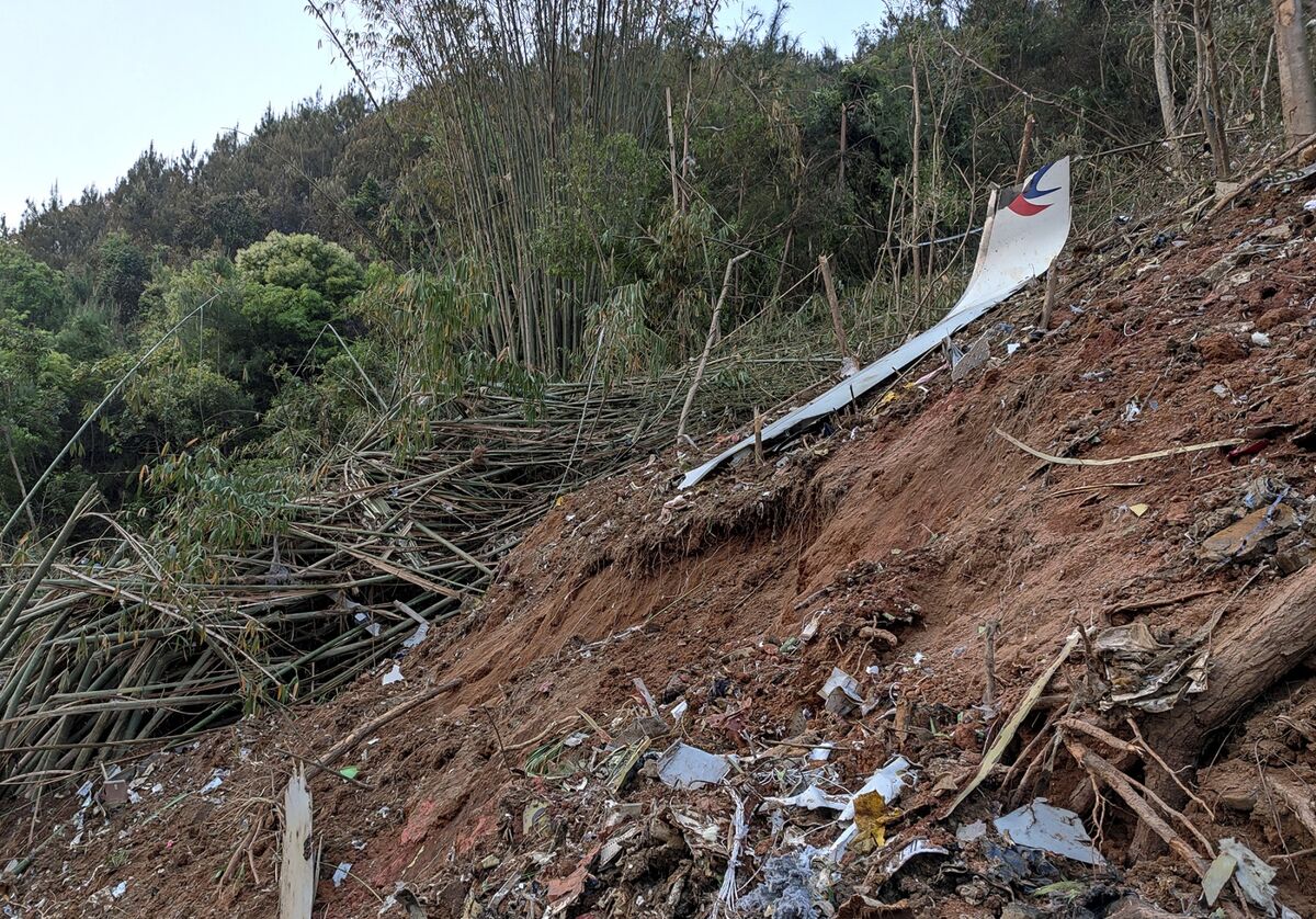 business's tweet card. Pilots of a doomed China Eastern Airlines Corp. Flight 5735 failed to respond to multiple calls from Chinese air-traffic controllers after tipping into a deadly nosedive, authorities said at a press...