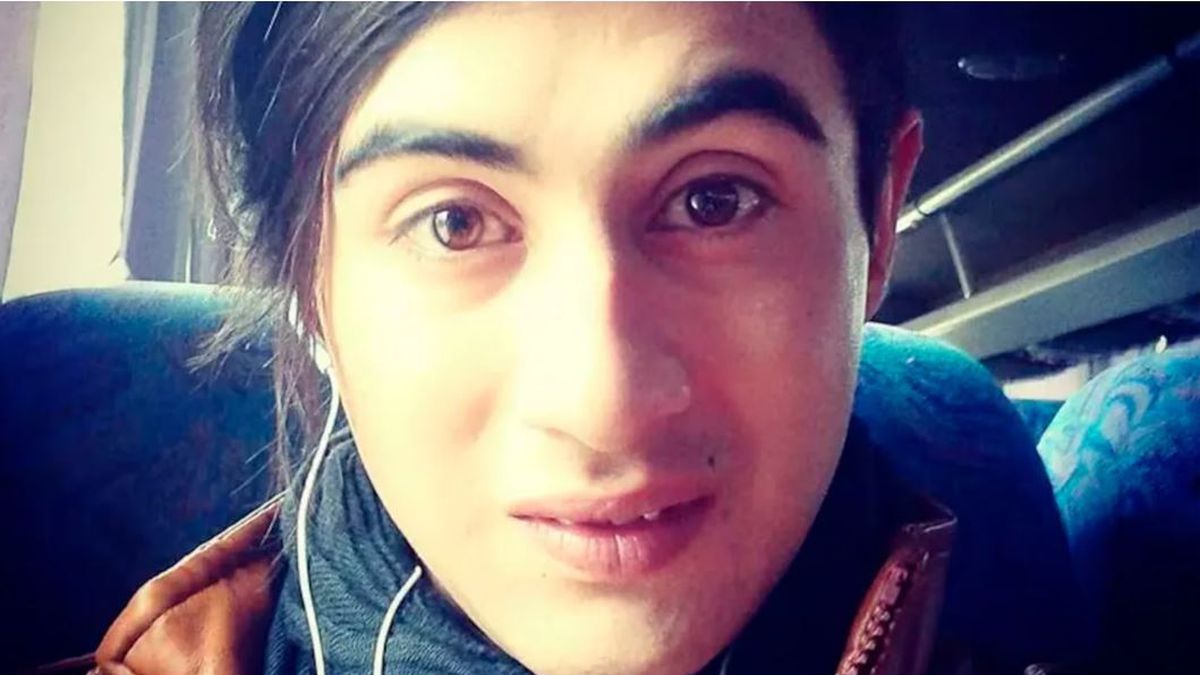 C5N's tweet card. Samuel Tobares regresaba de trabajar en un hotel de Villa Carlos Paz cuando fue interceptado por dos policías que le propinaron una fuerte golpiza, tras la que falleció en el lugar. Los agentes...