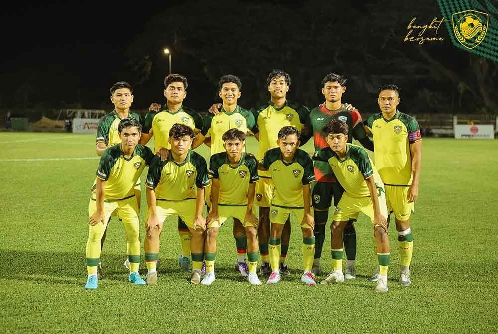 SinarOnline's tweet card. Pemilik Kedah Darul Aman FC (KDA FC), Tan Sri Dr Mohd Daud Bakar mahu para pemain skuad Sang Kenari menyingkirkan rasa gugup dan rendah diri apabila...