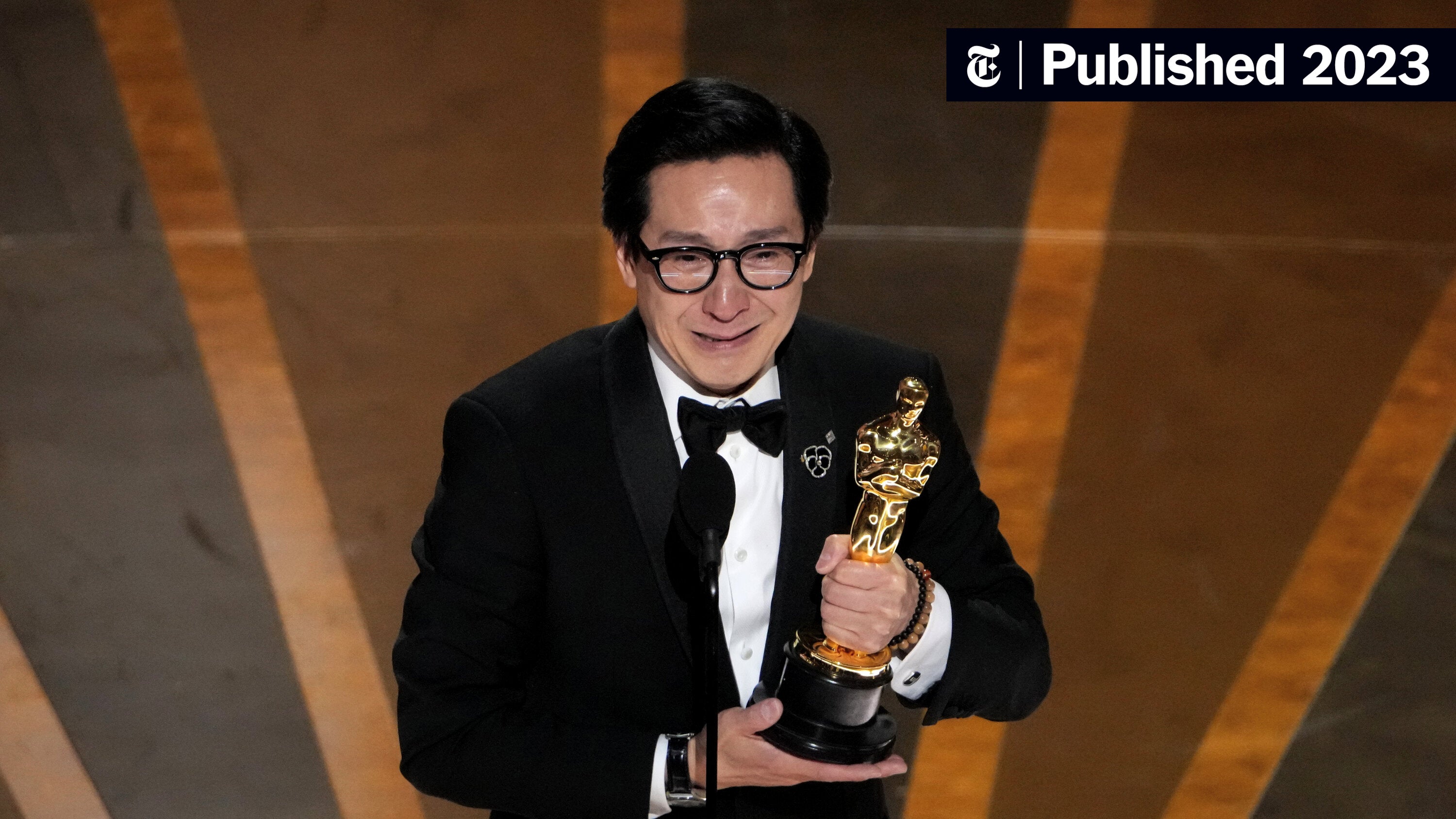 wearevisualdata's tweet card. The list of winners for the 95th Academy Awards.