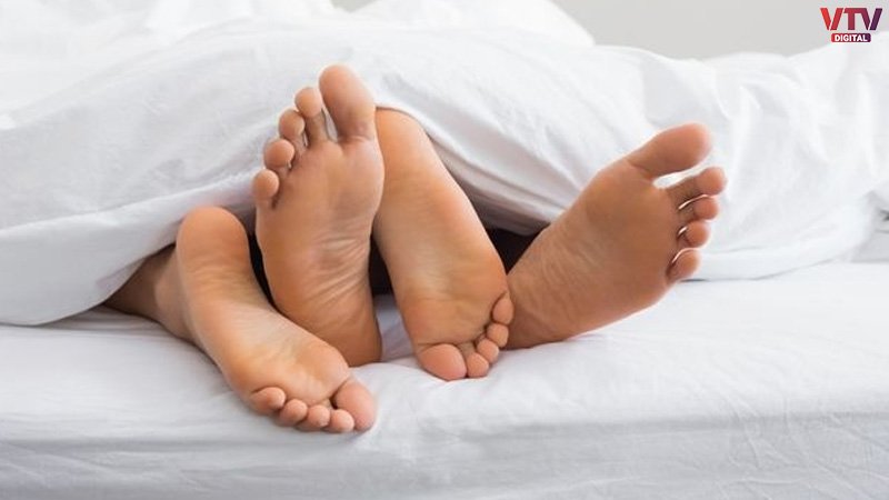 VtvGujarati's tweet card. દરરોજ વ્યાયામ કરવાના ફાયદા: જો તમને પથારીમાં સમસ્યાનો સામનો કરવો પડી રહ્યો હોય, તો તમારે દવાઓ કે ધ્યાન તરફ વળવાની જરૂર નથી. એક નવા અભ્યાસ મુજબ જીમમાં જવાથી તમને મદદ મળી શકે છે.