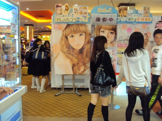 pripriprii's tweet card. Esse Sega fica em Nagoya,primeiro ‘Game’ que eu fui. Lá você encontra,várias máquinas de “pegar bichinhos”…tem até para pegar comida (sorvetes,doces,chocolates,balas).…