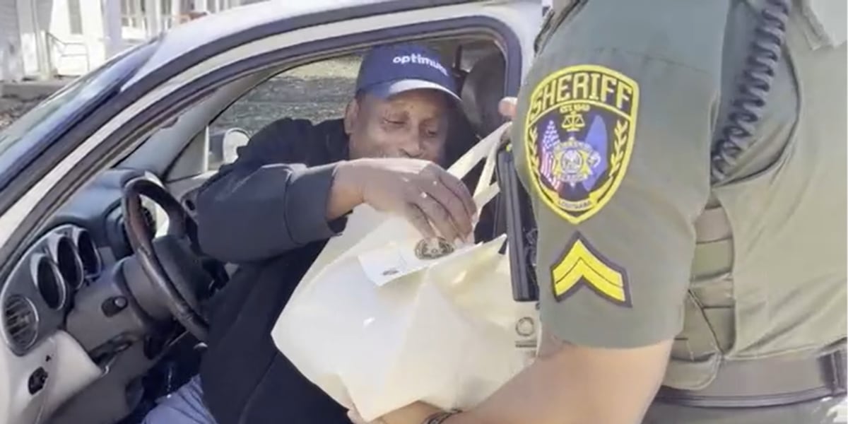 wcax's tweet card. Deputies with the Calcasieu Parish Sheriff’s Office handed out Thanksgiving turkeys instead of writing tickets for minor violations.