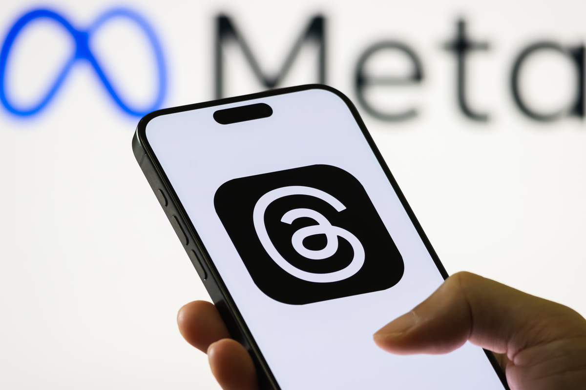 st_projects's tweet card. メタが提供するテキストSNSのThreads（スレッズ）が、モバイル端末における世界の日間アクティブユーザー数（DAU）でX（旧ツイッター）を上回ったことが、調査会社Similarwebのデータで明らかになった。Xユーザーが抱える不満を解決...