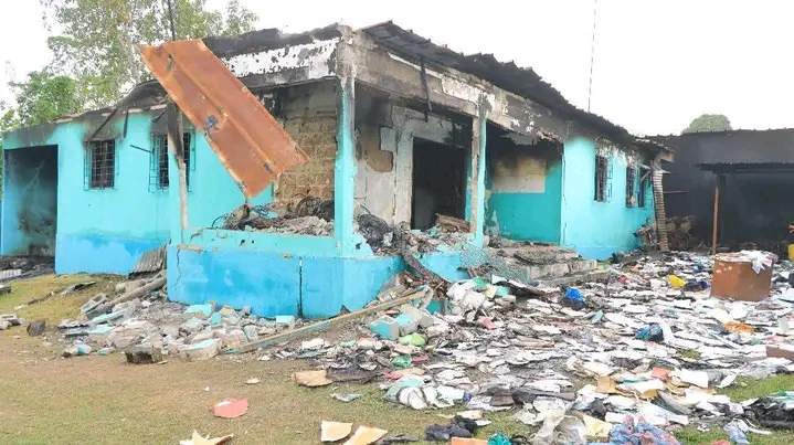 ICI1FO's tweet card. Côte d'Ivoire : Sikensi, le principal meneur de l'incendie des bureaux SODEFOR déféré au pôle pénitentiaire d'Abidjan