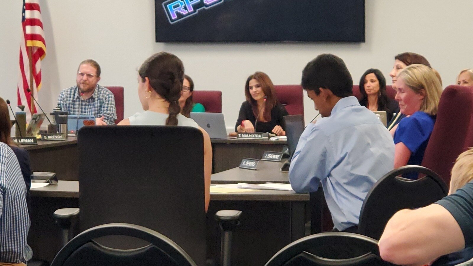 twtMkarthik's tweet card. Grant Citizenship Option to Long-waiting Green Card Applicants