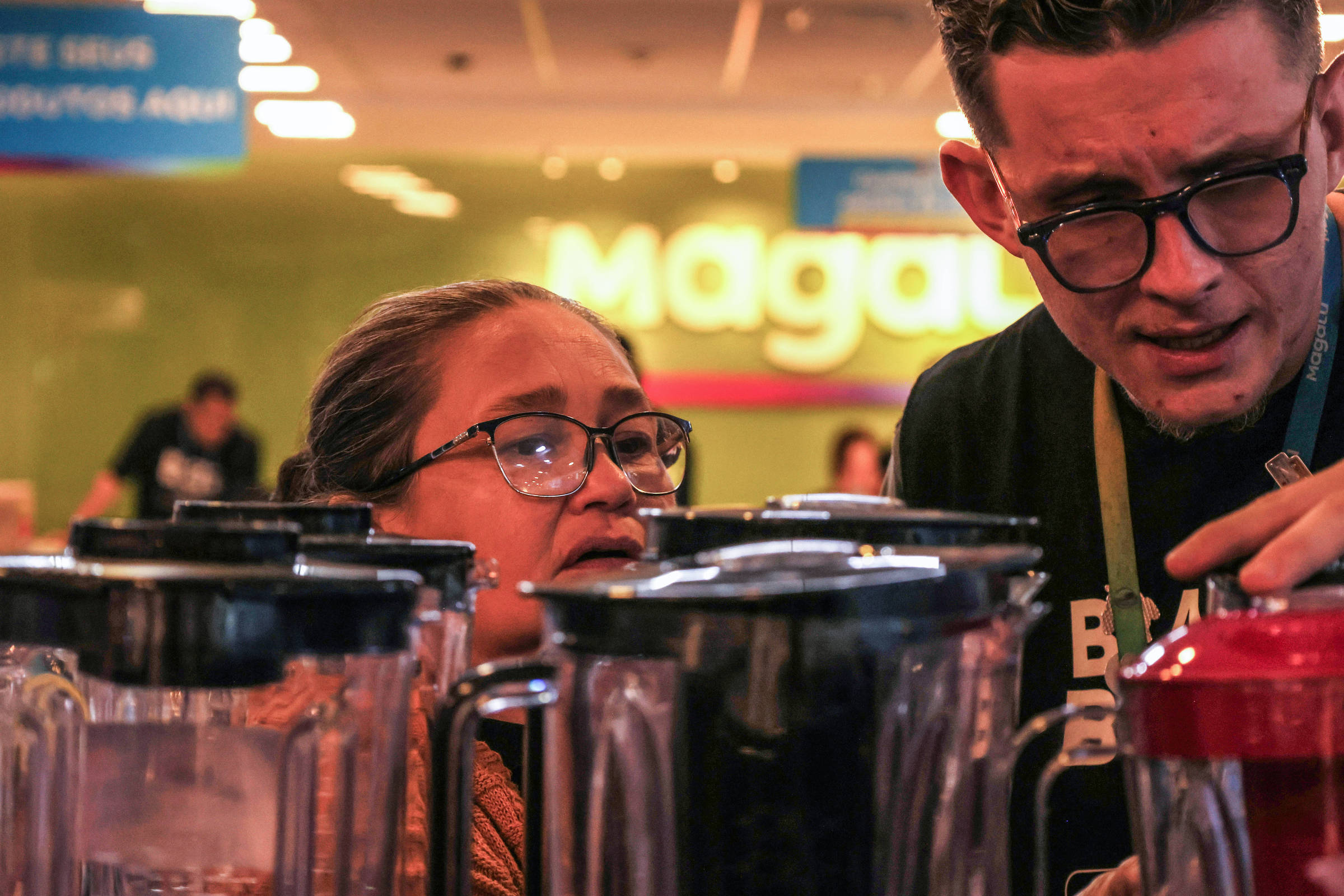 folha's tweet card. Resultado supera ano passado em R$ 500 milhões, diz plataforma de monitoramento do comércio online