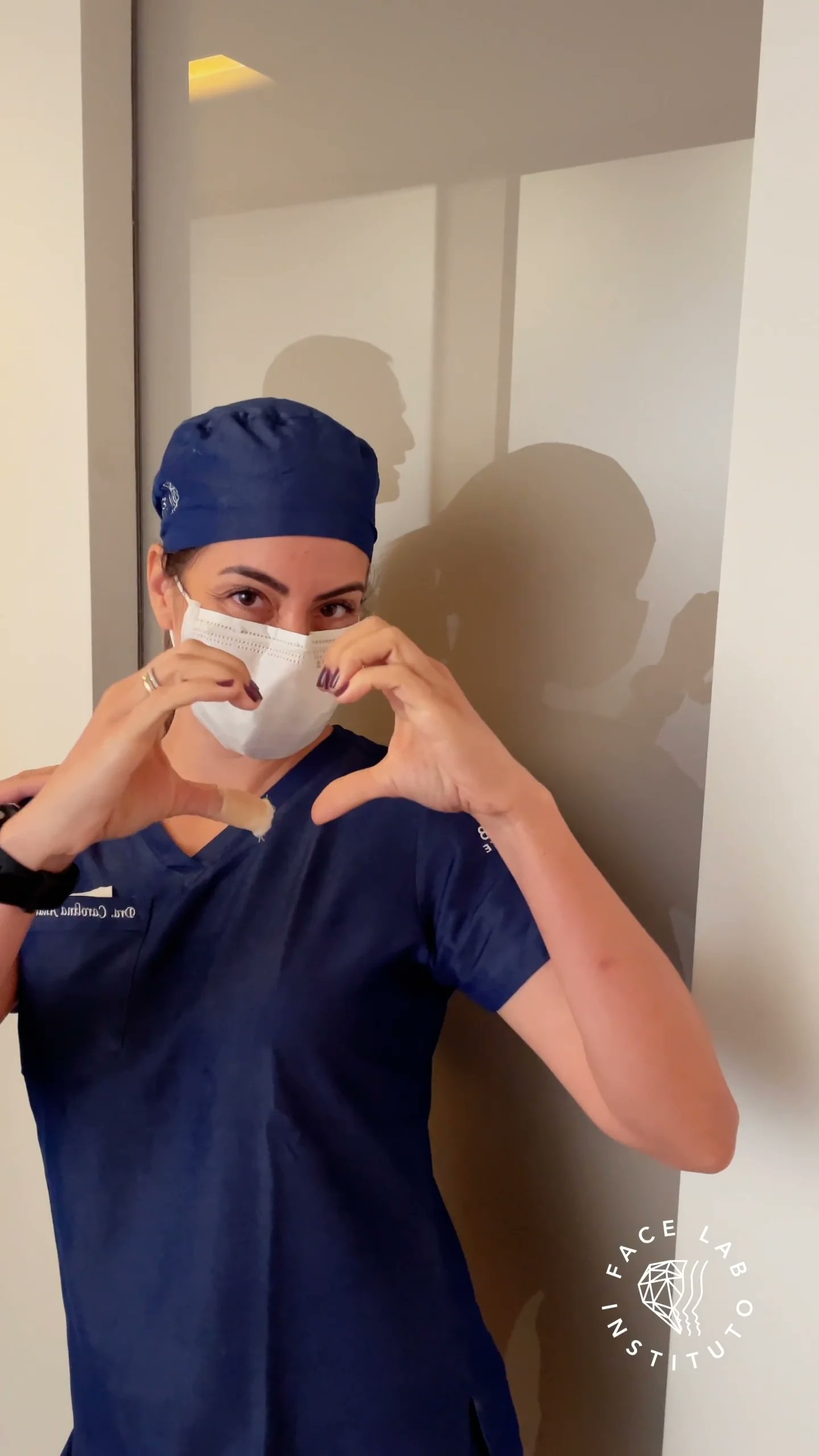 LabInstitute's tweet card. Sabe aquele tour pela clínica? in Ao Vivo no IFL