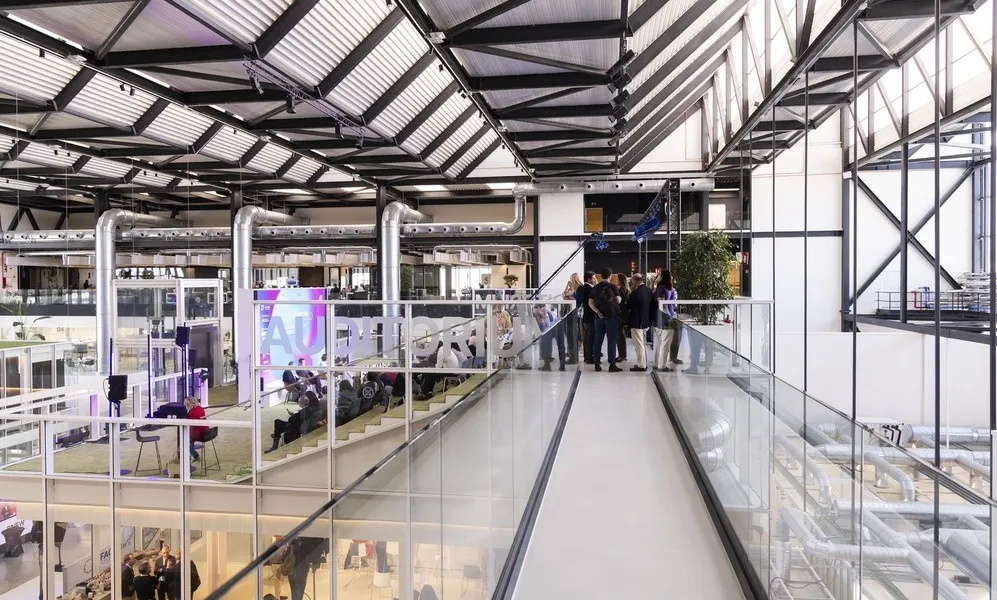 Generacion_IoT's tweet card. Un Smart Building en vivo: DFactory Barcelona acoge una demostración completa de despliegue IoT