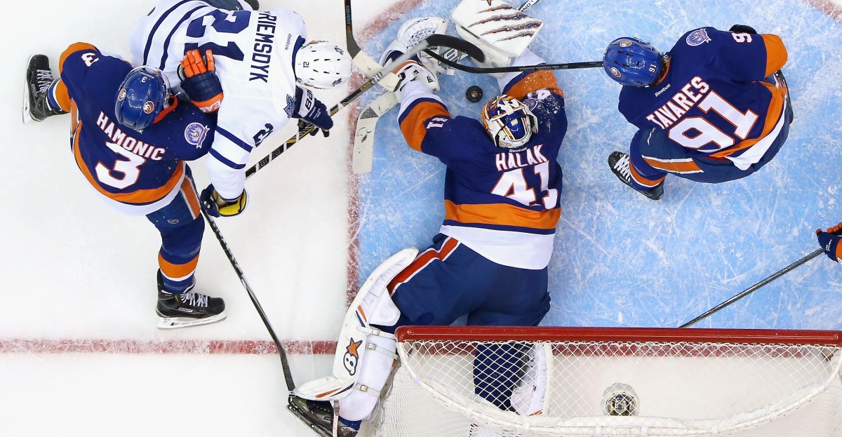 NYIBlogBox's tweet card. Too much going on for a Sunday morning.