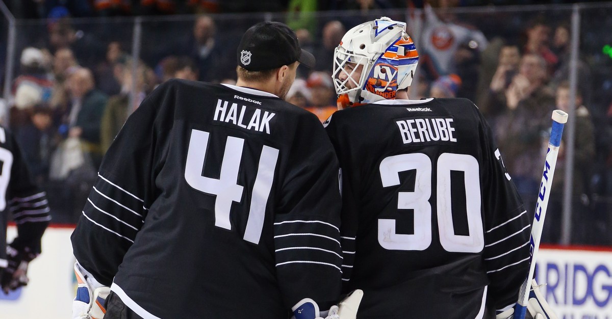 NYIBlogBox's tweet card. Allan Walsh is a prominent hockey agent and frequent Twitterer. He has a vested interest in two of the three Islandes goalies currently jockeying for playing time.