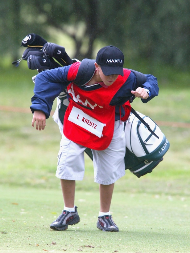 GolfDigest's tweet card. How to turn your golf bag from a caddie killer to feather light