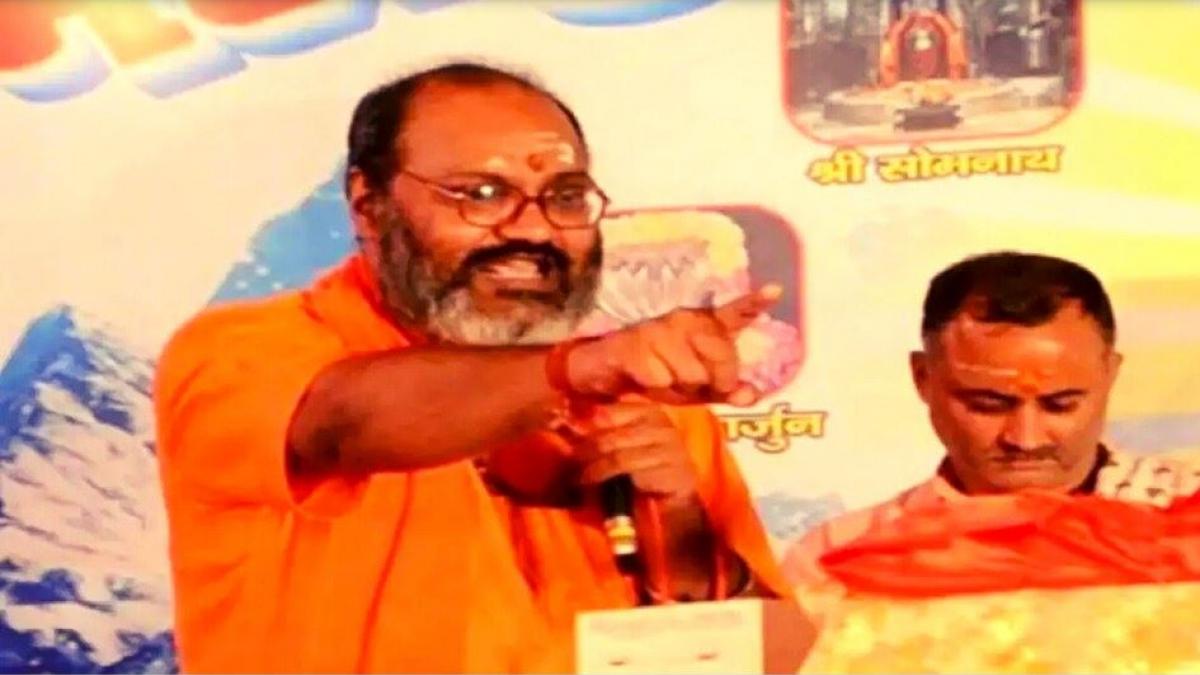 druditatyagi's tweet card. खुफिया एजेंसी के मुताबिक कश्मीर के रहने वाले आरोपी जॉन मोहम्मद डार उर्फ जहांगीर साधु के वेशभूषा में स्वामी यति नरसिंहानंद सरस्वती को मारने वाला था. गिरफ्तार आरोपी को पाकिस्तान आधारित जैश-ए-मोहम्मद के...