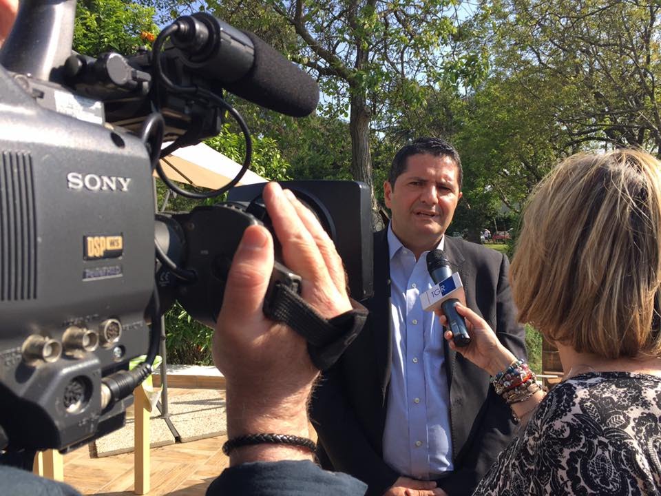 carloreggiani's tweet card. #1Maggio Cash Mob Etico TG3 Regione Campania del 29/04/2016