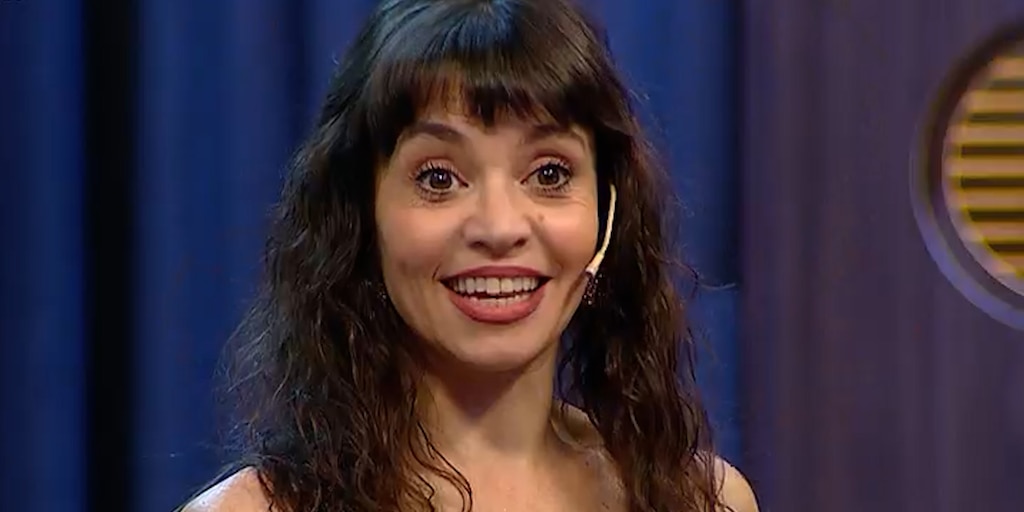 teleshowcom's tweet card. La comediante y actual conductora de Las chicas de la culpa en Eltrece reaccionó con mucho humor a las desagradables palabras que le dedicó una seguidora en las redes