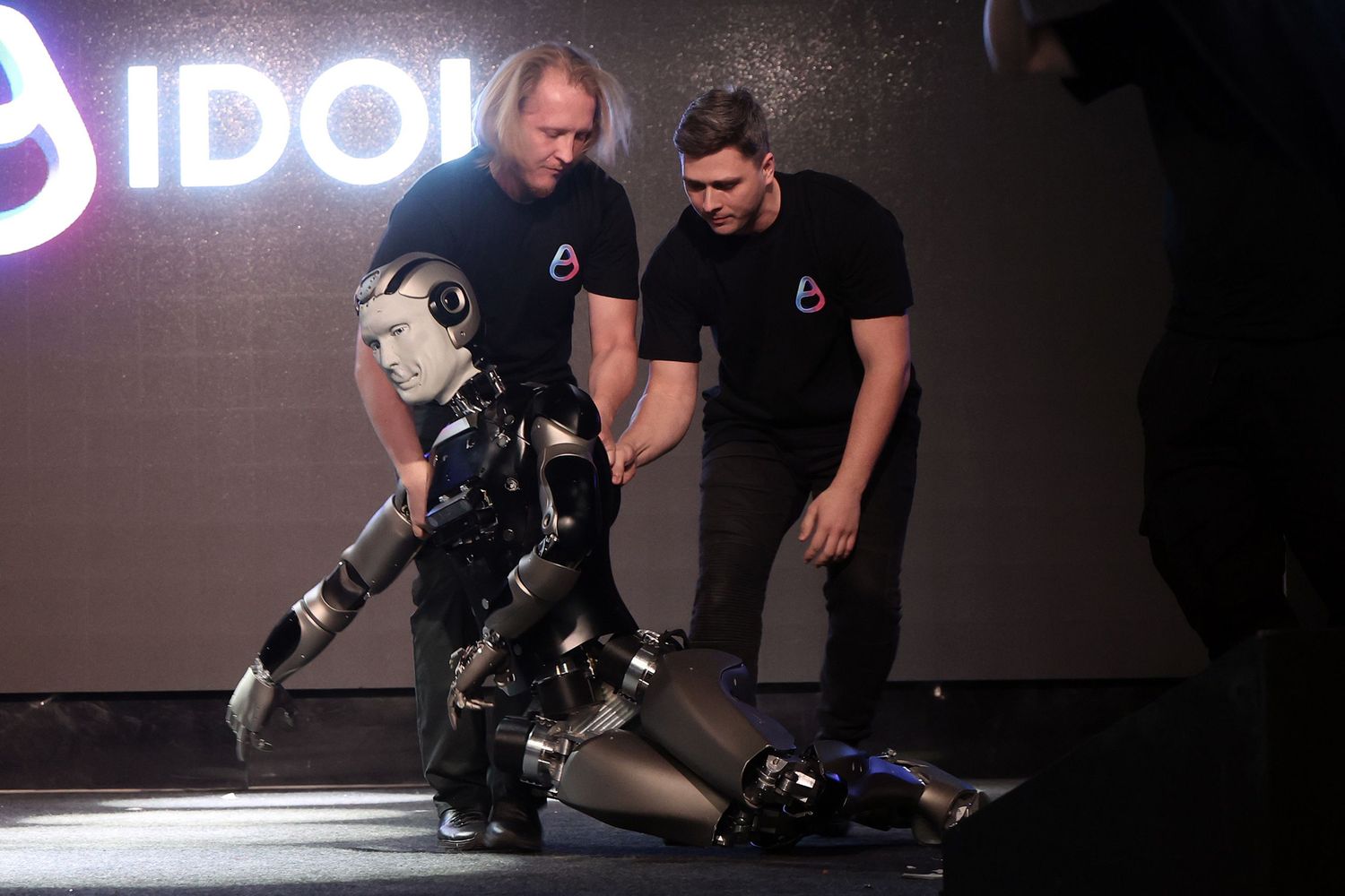 official8pmnews's tweet card. The highly anticipated debut of AIDOL, a humanoid robot created by the Russian robotics start-up of the same name, was marred by a dramatic mishap at a technology event in Moscow Tap to read...