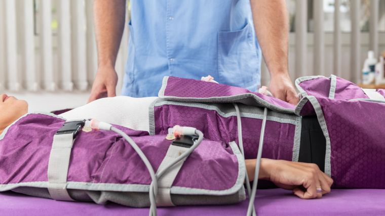 FrostSullivanAP's tweet card. Explore key trends in compression therapy, from AI-driven analytics to smart compression garments and digital health integrations.