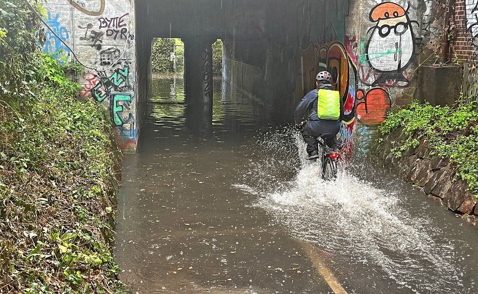 dmidk's tweet card. Skræddersyede varslingsprodukter, der kombinerer hidtil ikke-offentliggjorte meteorologiske og hydrologiske data fra DMI med lokale data fra forsyningsselskaber, skal skabe en bedre håndtering af...