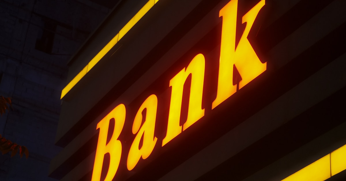 DCryptoshy's tweet card. Título SEO: BBVA elige a Ripple para custodiar criptomonedas en España: ¿Confianza bancaria o marketing cripto disfrazado de seguridad? BBVA selecciona a Ripple para custodiar Bitcoin y Ethereum en...