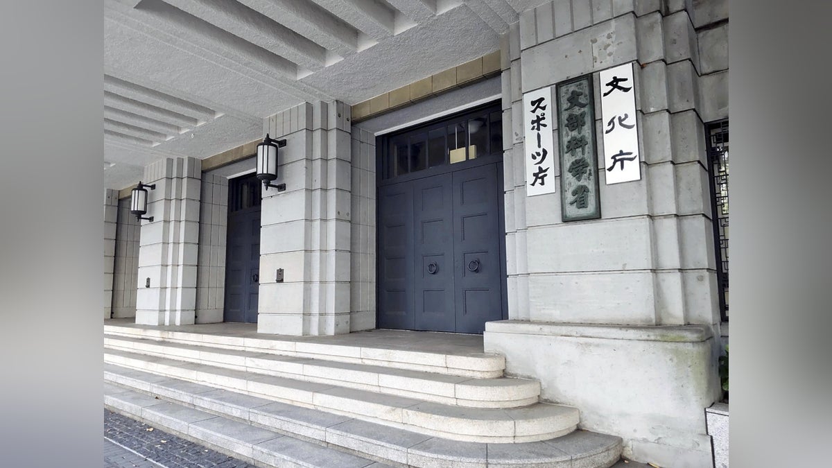 src1129's tweet card. 【読売新聞】　文部科学省の「『科学の再興』に関する有識者会議」は１３日、研究力の向上に向けて、２０３０年度末までに博士号取得者数を現状の約３割増となる年間２万人とするなどの数値目標を盛り込んだ提言をまとめた。政府が今年度中に策定する