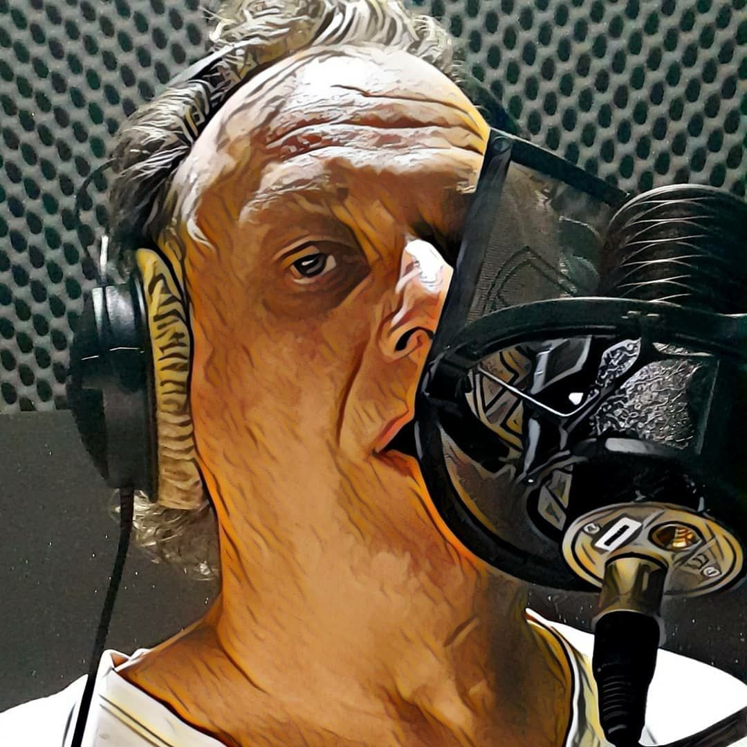 dangarlick's tweet card. March has been a really great month. My biggest month ever. And all the microphones got a workout. The Lewitt LCT440 Pro, the Rode NT1 and the Aston Origin all did a wonderful job. I voiced: #elear...