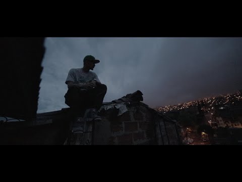 elANTIMILI's tweet card. El Arkeólogo - Buenos días Vietnam (Gamba)