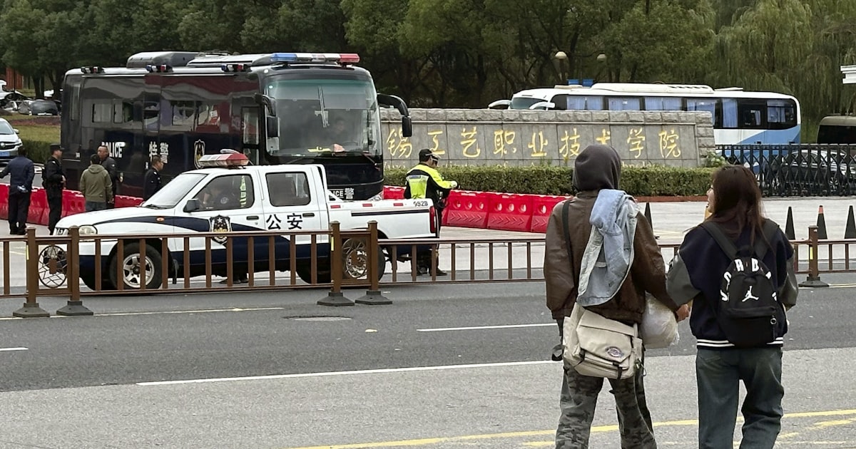 nikkei's tweet card. 【北京=田島如生、多部田俊輔】無差別殺傷事件が相次いだ中国で、習近平（シー・ジンピン）指導部が市民社会の監視を徹底している。社会に不満を抱くとみなされる人物の報告を居住区ごとに求め、低所得者らに金を貸す金融業者の強引な取り立ても禁じた。景気が減速するなか、社会不安の高まりを警戒する。「八失人員」や「三低三少」に該当する人を見つけたら状況を詳しく知らせるように――。2024年11月下旬、ある地