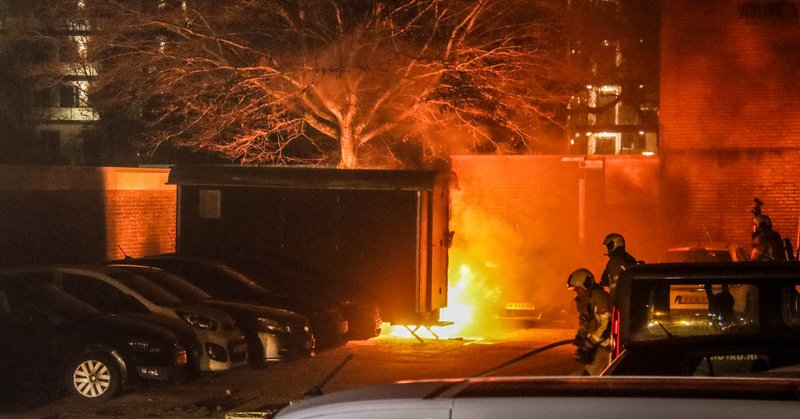 Felle autobrand in Amersfoort