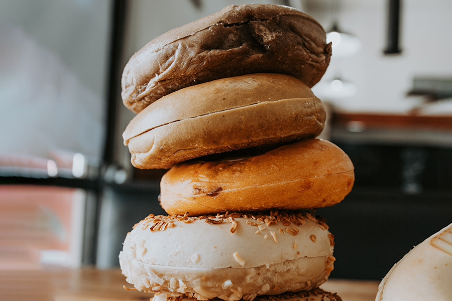 LookLocalOakBur's tweet card. Montreal and New York-style bagels are vastly different. Can one truly be better than the other? That’s for you to decide. 