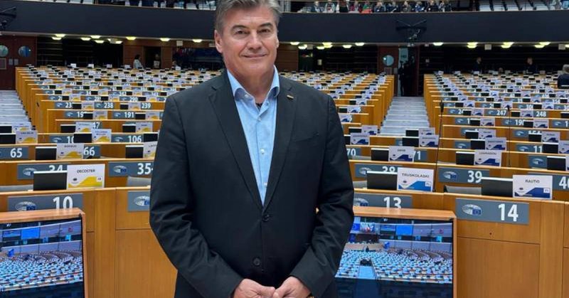 Tweet card summary image