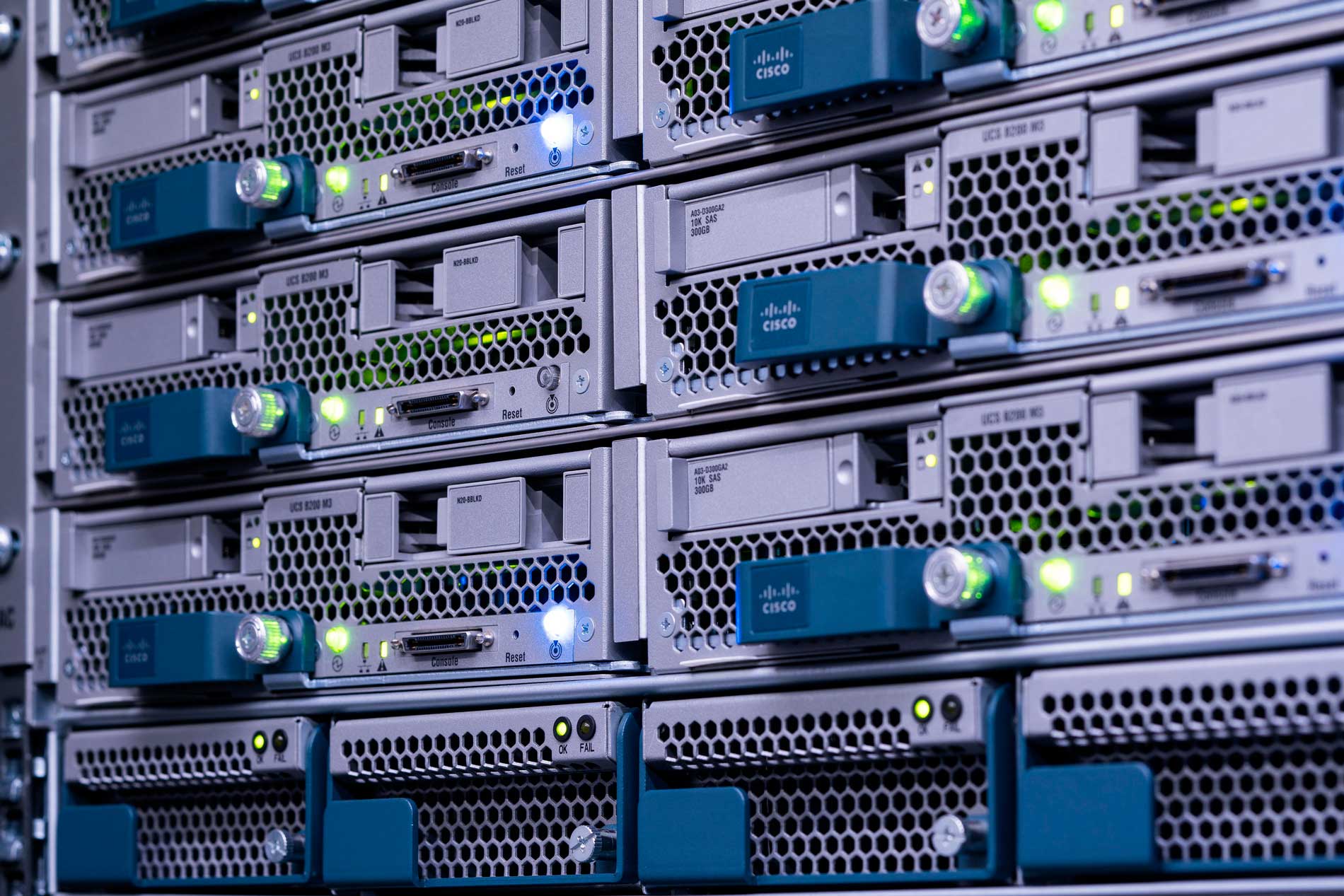 Adam_TIC's tweet card. El servicio Cloud ROUTER permite el intercambio de datos entre nubes públicas, privadas e híbridas sin necesidad de hardware adicional.