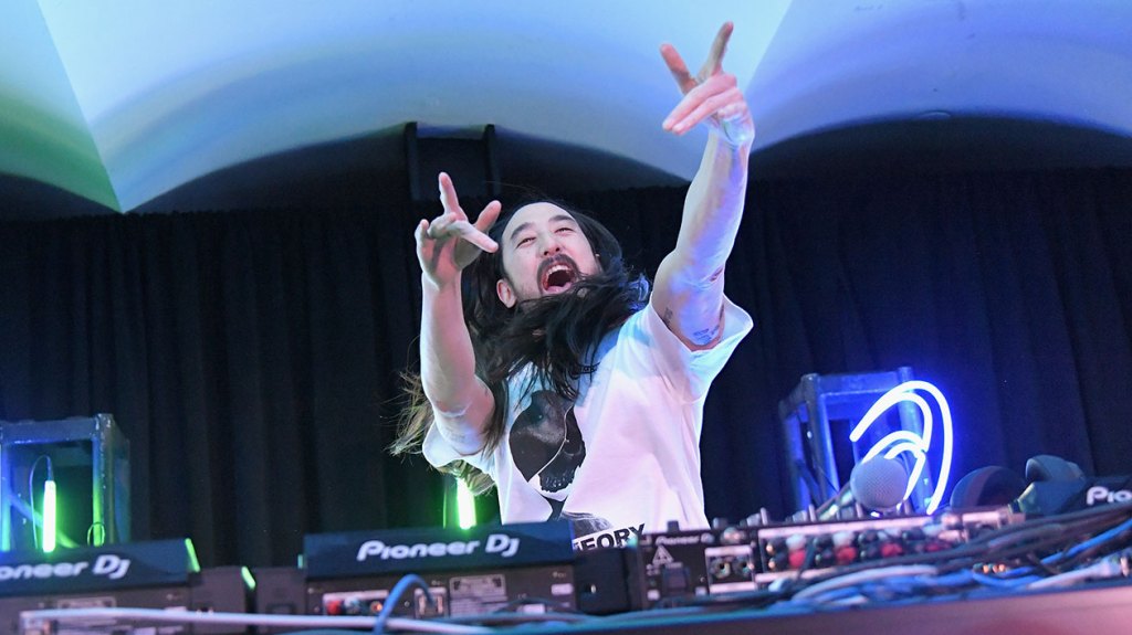 billboardpro's tweet card. June's top 10 music NFTs generated more than 1,000 ETH in trade volume, including Snoop Dogg, Steve Aoki, Chaos, Royce da 5’9” and OMGKirby.