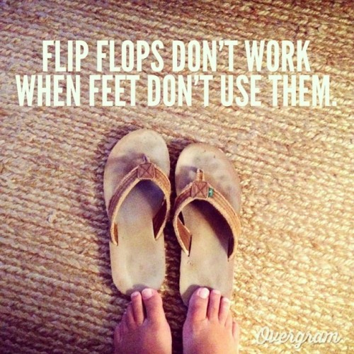 getdapper's tweet card. More internet wisdom. #graphicdesign #typography #beach #sandals #advice