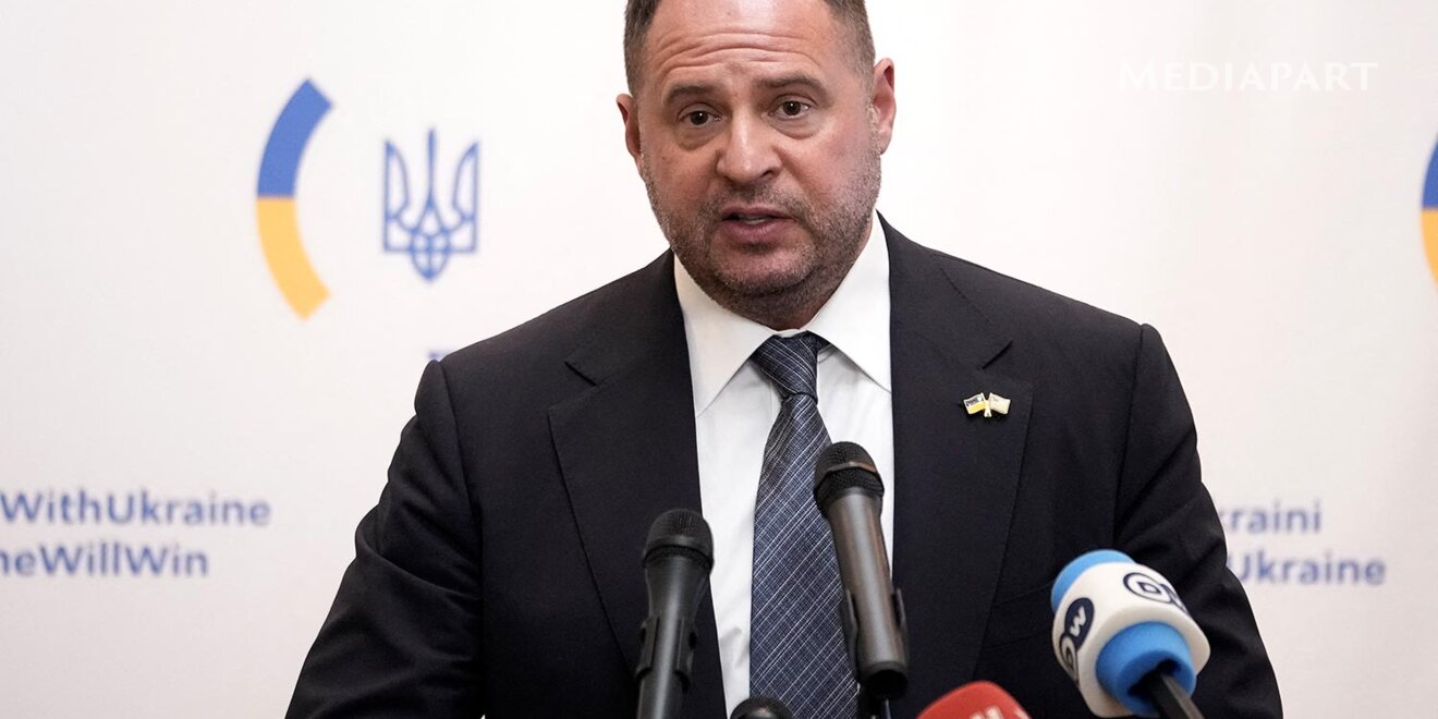 edwyplenel's tweet card. Le président Volodymyr Zelensky a limogé, vendredi 28 novembre, son chef de cabinet, Andriy Yermak, considéré comme son bras droit et à la tête de la délégation dans les négociations en cours avec le…