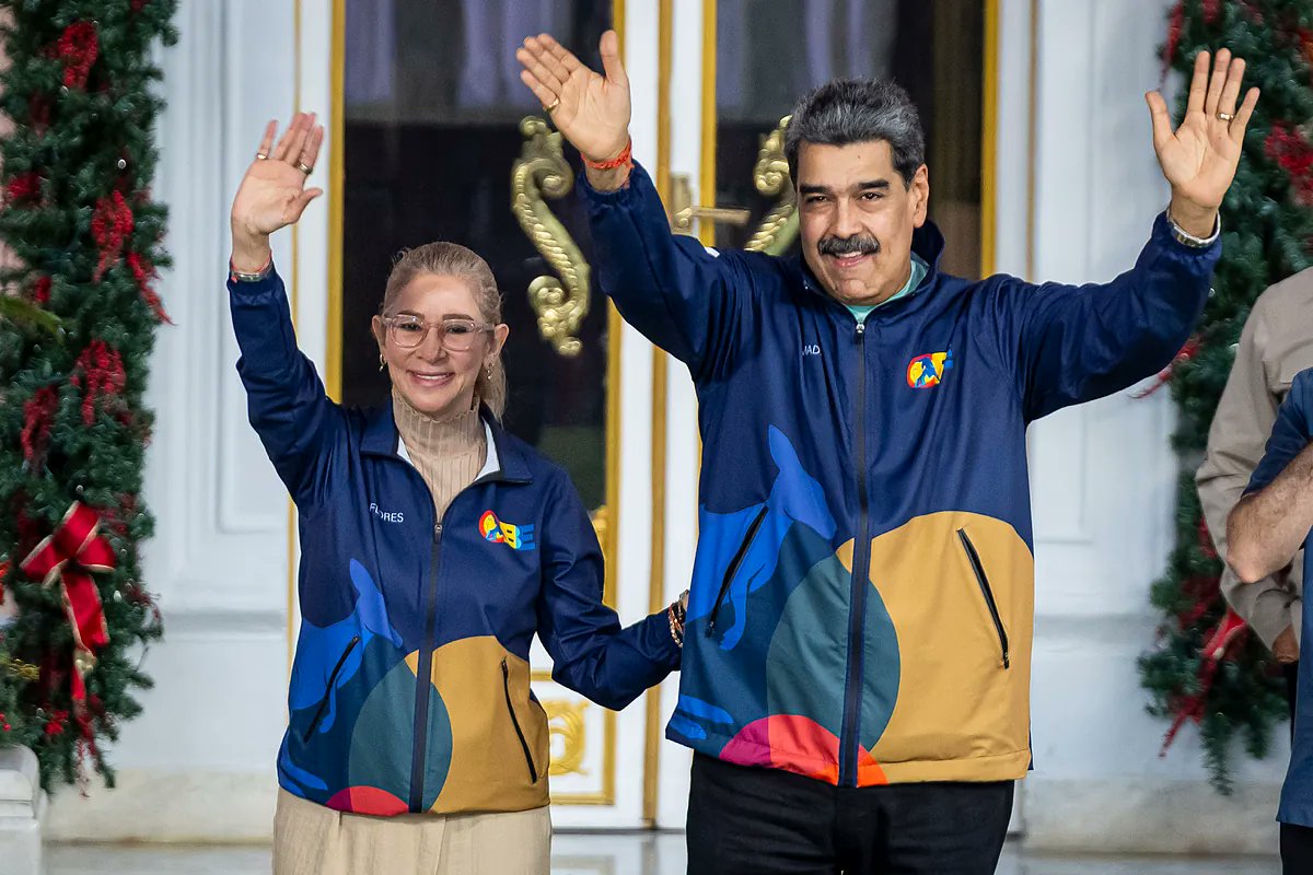 pburelli's tweet card. "¡Vente Cilita! ¿Ustedes conocen a Cilita? ¡Esssso!", gritó Nicolás Maduro con todo su folclore revolucionario durante su visita a las obras del monumento al Gran...