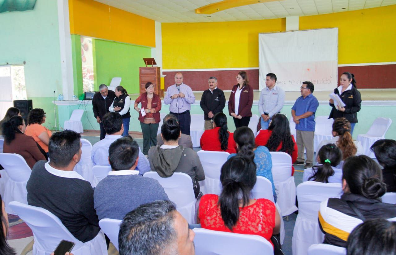 diaplazajuarez's tweet card. El secretario de Educación Pública de Hidalgo, Natividad Castrejón Valdez, recorrió los municipios de Zimapán y Nicolás Flores para supervisar los daños provocados por las recientes lluvias y evaluar...