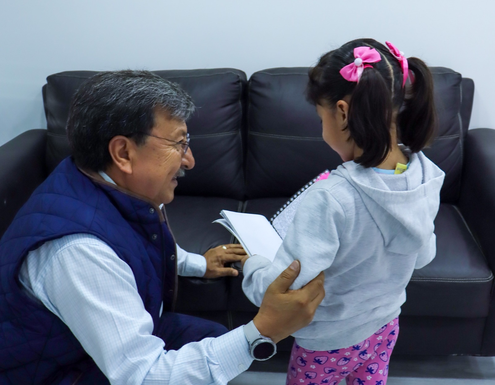 diaplazajuarez's tweet card. El Instituto Hidalguense de Educación (IHE) invita a estudiantes de instituciones públicas y privadas de nivel básico, así como del programa Sigamos Aprendiendo en el Hospital (SIGAPREN), al concurso...