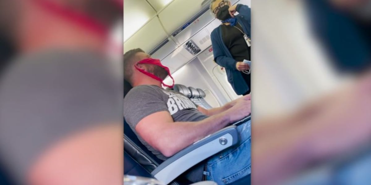 Missbitstacker's tweet card. After the incident, he was notified by United Airlines that he is banned from all their flights until his case has been reviewed.