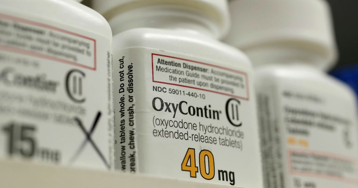 WhileTrueCode's tweet card. Patent granted to Richard Sackler.