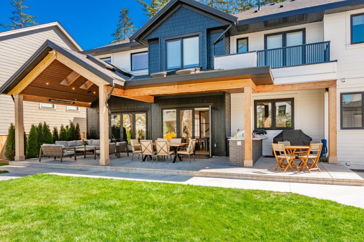 OptimalWindows's tweet card. Explore the durability, maintenance, and cost of various window materials to make an informed choice for your Frisco home.