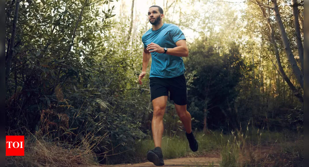 DesignTechSys's tweet card. Discover the optimal walking speed to lose weight effectively. Learn the benefits of brisk walking for weight loss and overall health. Find out why varying your walking pace can increase calorie burn...