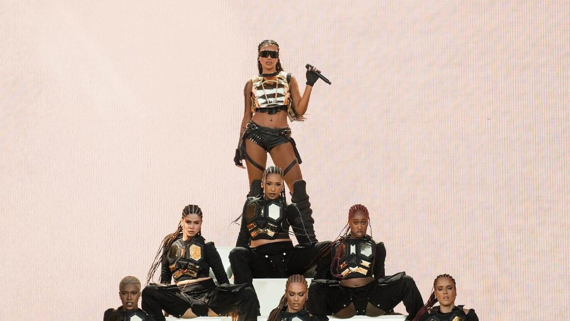 Essence's tweet card. Ludmilla makes history by becoming the first Afro-Latina woman to perform on the main stage at Coachella 2024.