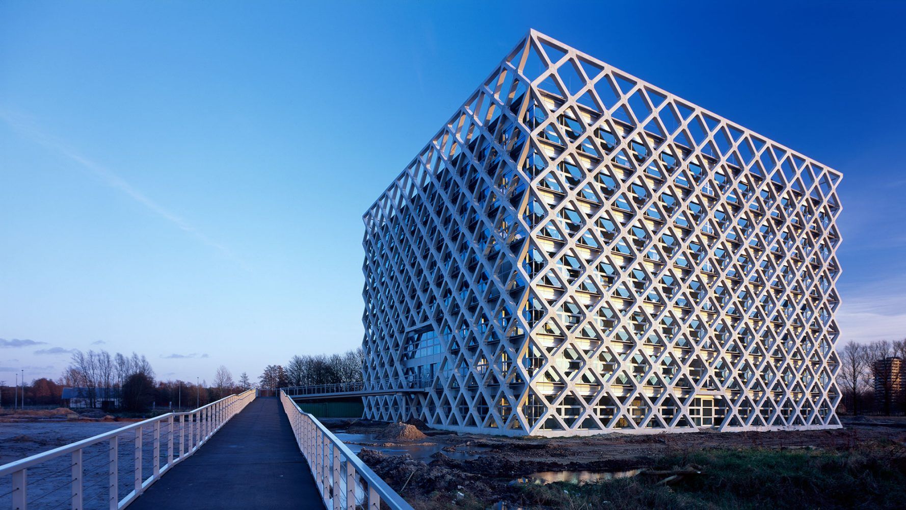 Arch2O_magazine's tweet card. Wageningen University and Research Centre, Atlas Building
